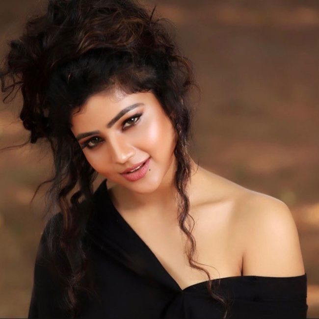 Soniya Bansal Latest Instagram Pics